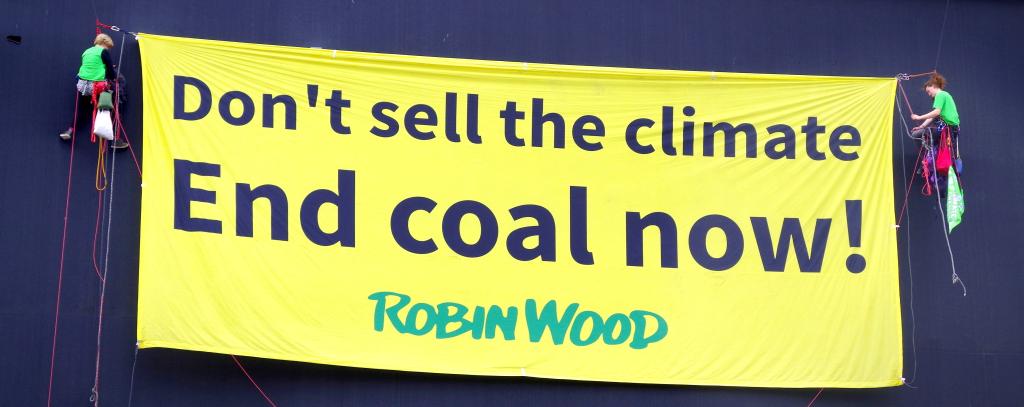 'Dont-sell the climate - end coal now' ROBIN WOOD Banner Aktion 